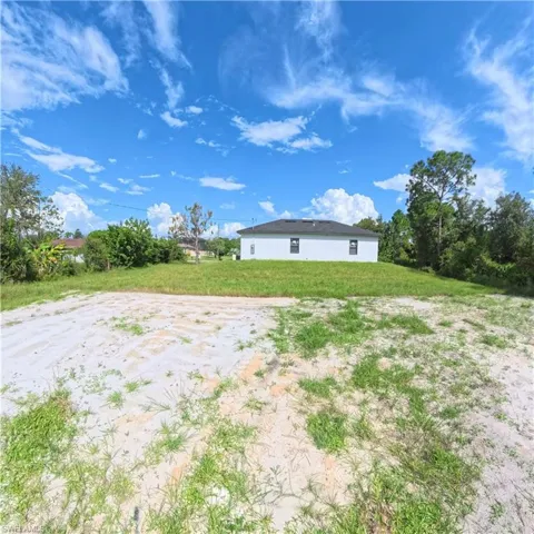 View of grassy yard