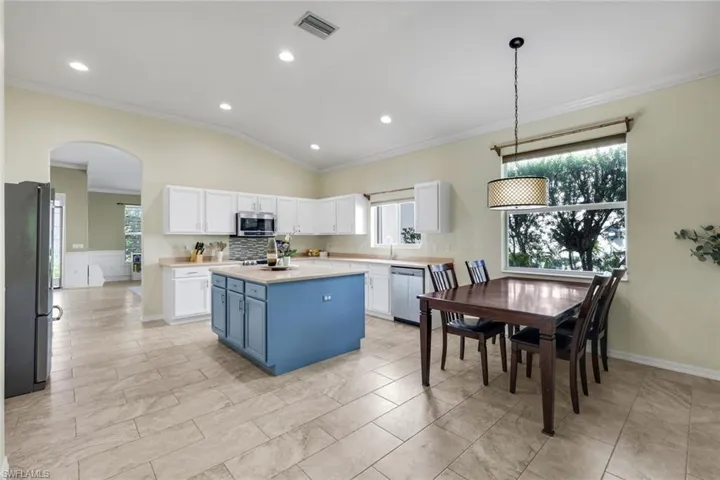 2095 Sagebrush Cir, Naples, Florida 34120