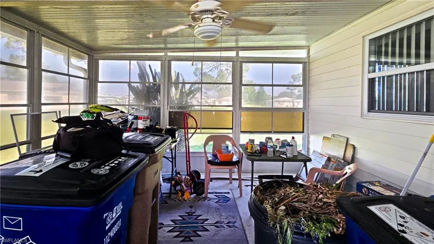 Sunroom / solarium featuring a ceiling fan