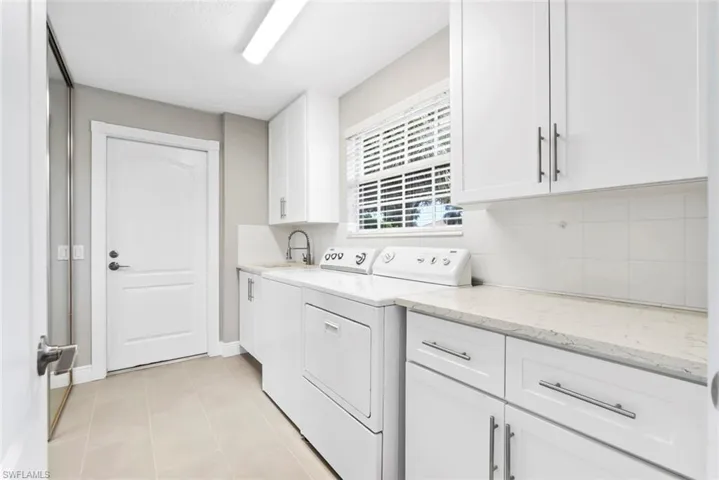 5781 Drummond Way, Naples, Florida 34119