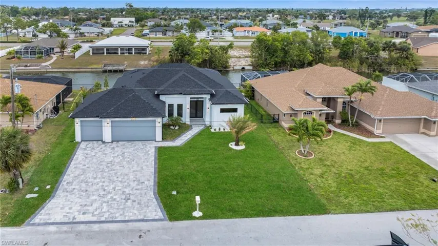 Birds eye view of property featuring a residential view