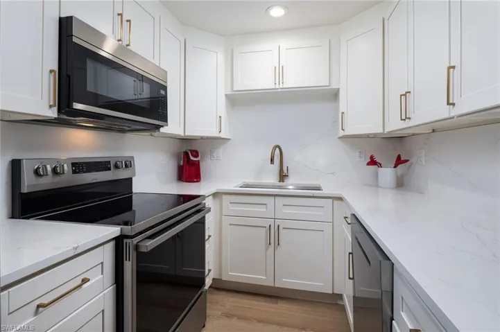 1595  Curlew  AVE, Naples, FL 34102