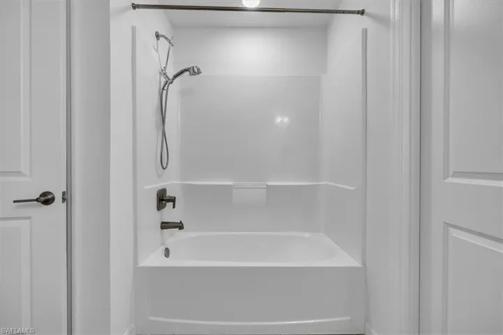 Bathroom with shower / bathtub combination