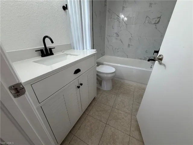 8245 Ibis Club Dr 403, Naples, Florida 34104