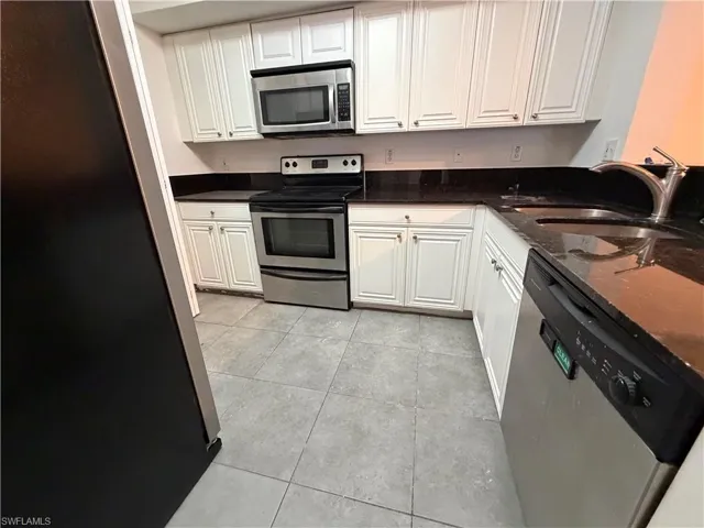 8245 Ibis Club Dr 403, Naples, Florida 34104