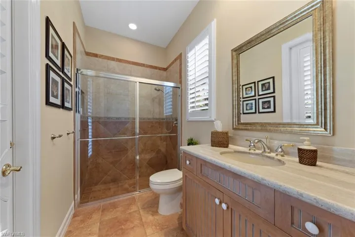 Guest/pool bath