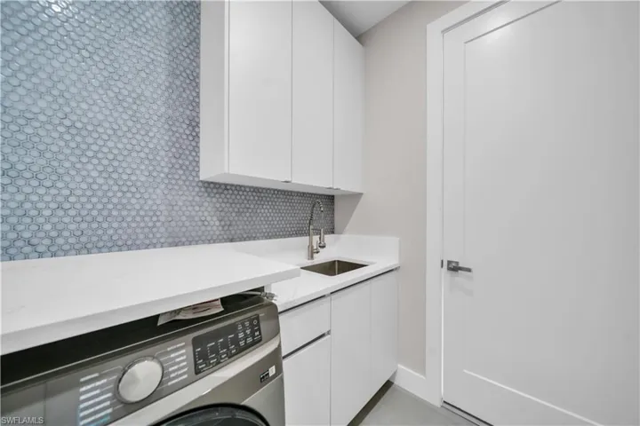 Laundry area with washer / dryer and cabinet space