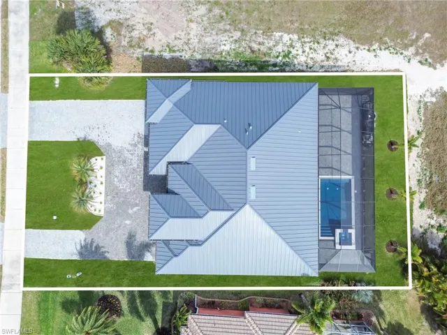 View of subject property with property parcel outlined