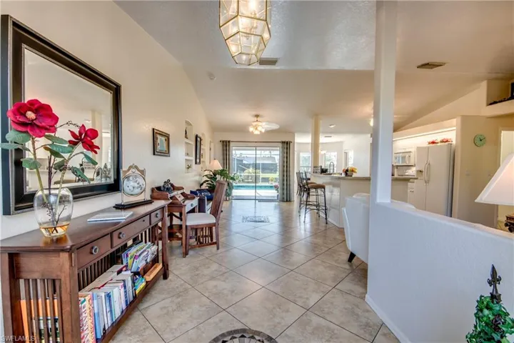 39 SE 20th  CT, Cape Coral, FL 33990