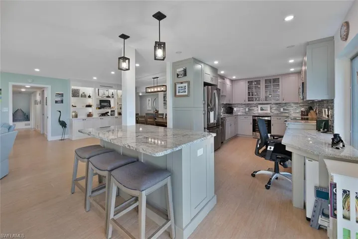 101  Clubhouse  LN, Naples, FL 34105