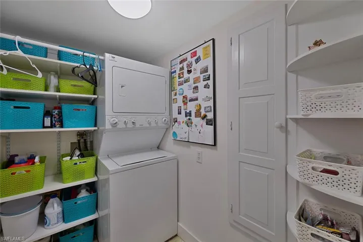 101  Clubhouse  LN, Naples, FL 34105