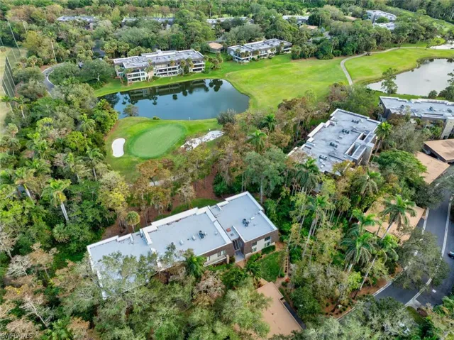101  Clubhouse  LN, Naples, FL 34105