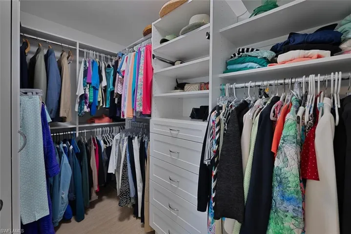 101  Clubhouse  LN, Naples, FL 34105