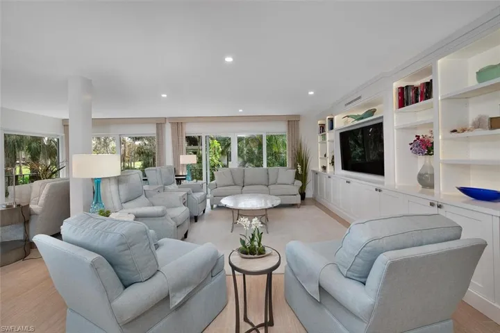 101  Clubhouse  LN, Naples, FL 34105