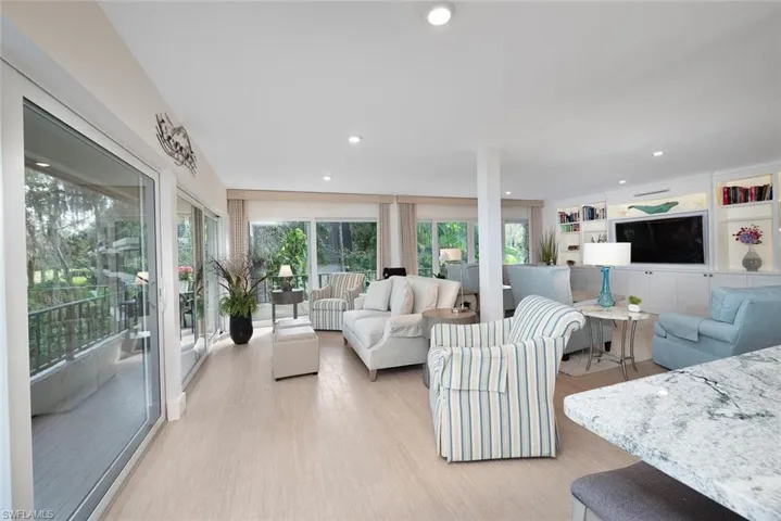 101  Clubhouse  LN, Naples, FL 34105
