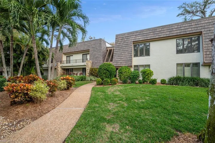 101  Clubhouse  LN, Naples, FL 34105