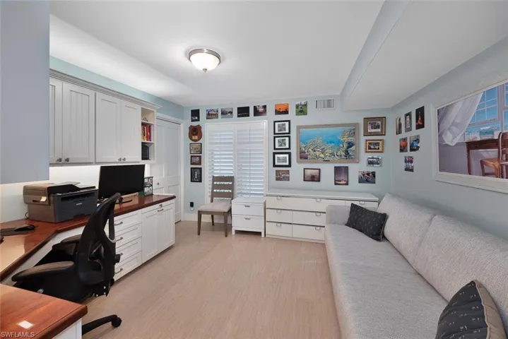 101  Clubhouse  LN, Naples, FL 34105