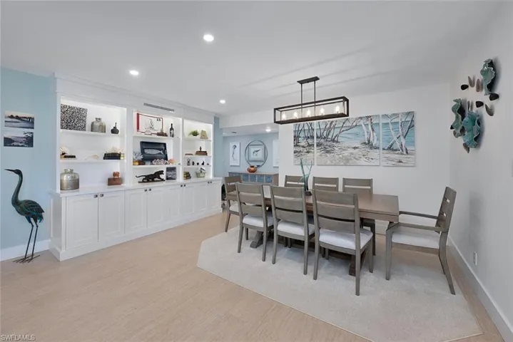 101  Clubhouse  LN, Naples, FL 34105