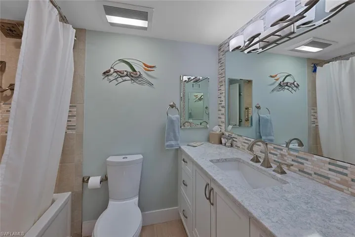 101  Clubhouse  LN, Naples, FL 34105
