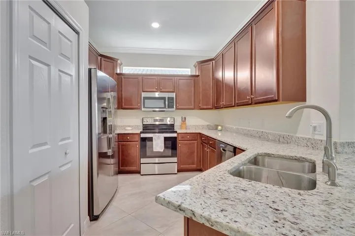 Kitchen w/ separate pantry space