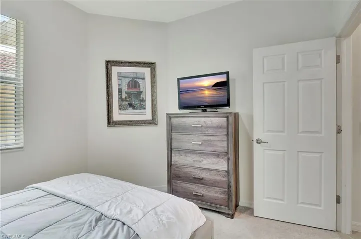 1870  Alameda  DR, Naples, FL 34120