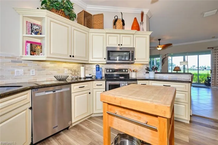 9240 Willowcrest Ct, Fort Myers, Florida 33908