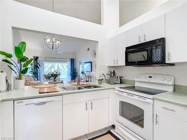 2892  West Crown Pointe E BLVD, Naples, FL 34112
