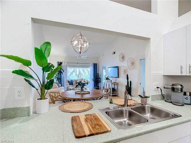 2892  West Crown Pointe E BLVD, Naples, FL 34112