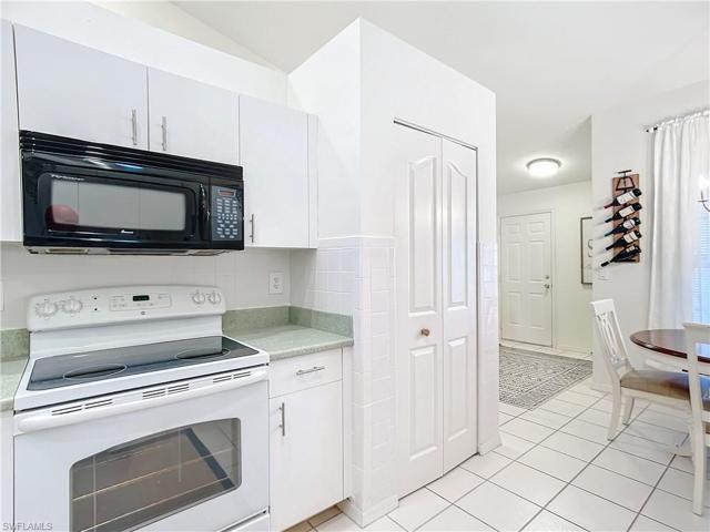 2892  West Crown Pointe E BLVD, Naples, FL 34112