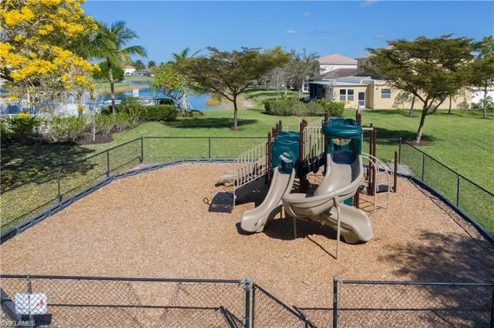 2692 Sunset Lake Dr, Cape Coral Fl 33909