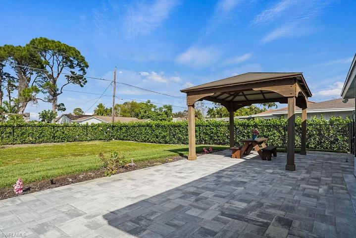 529  100th N AVE, Naples, FL 34108
