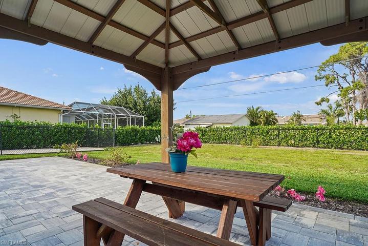529  100th N AVE, Naples, FL 34108