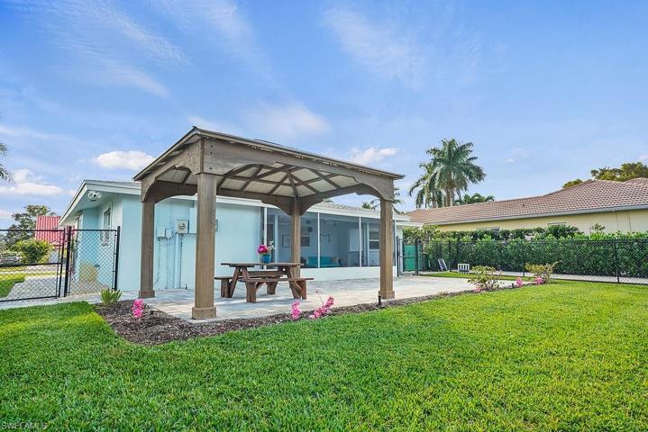 529  100th N AVE, Naples, FL 34108