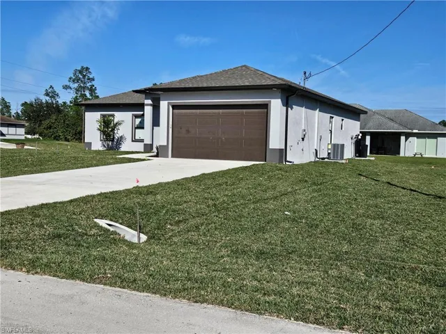651  Keller E ST, Lehigh Acres, FL 33974