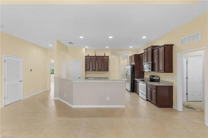 2403  Ashbury  CIR, Cape Coral, FL 33991