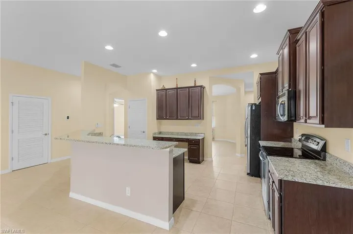 2403  Ashbury  CIR, Cape Coral, FL 33991