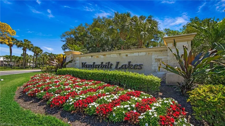 Beautiful Vanderbilt Laskes entrance