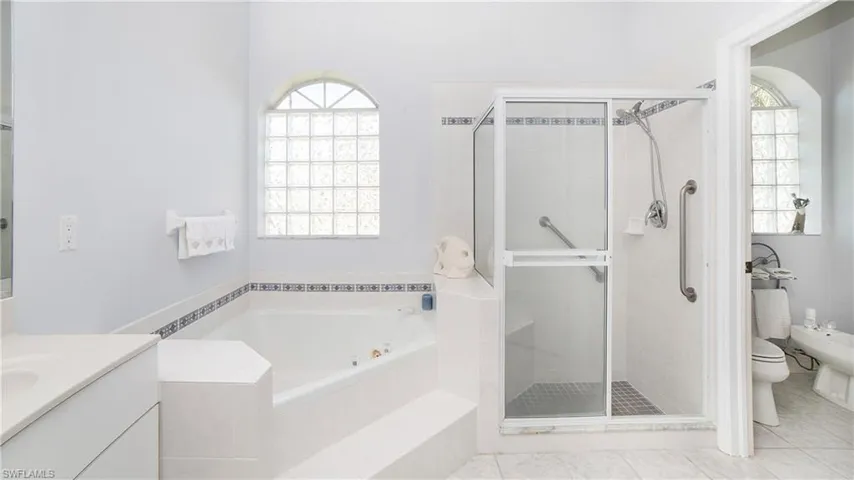 Jetted tub