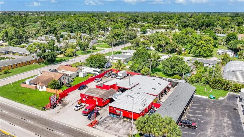 1517 N Tamiami  TRL, North Fort Myers, FL 33903