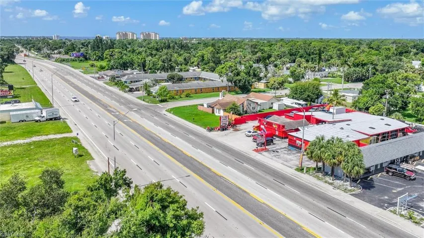 1517 N Tamiami  TRL, North Fort Myers, FL 33903