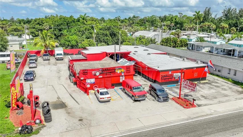 1517 N Tamiami  TRL, North Fort Myers, FL 33903