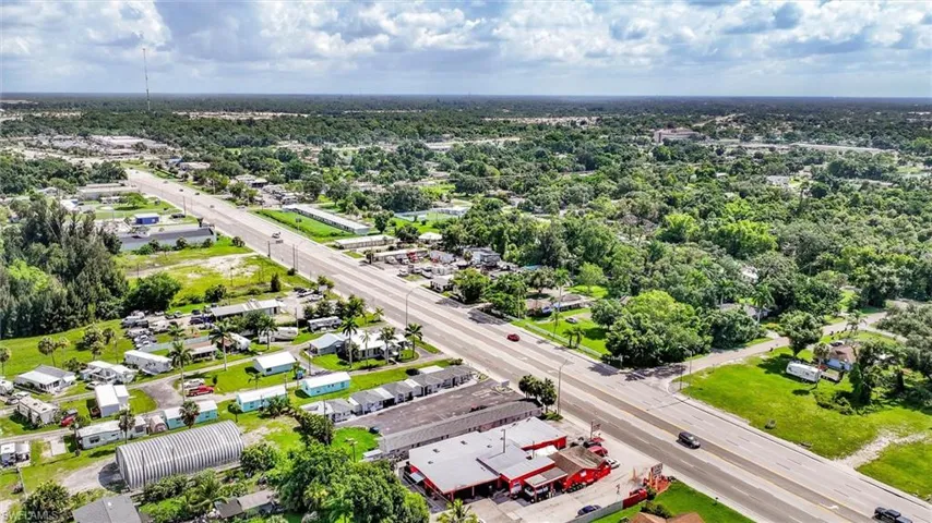 1517 N Tamiami  TRL, North Fort Myers, FL 33903