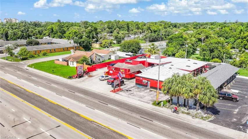1517 N Tamiami  TRL, North Fort Myers, FL 33903