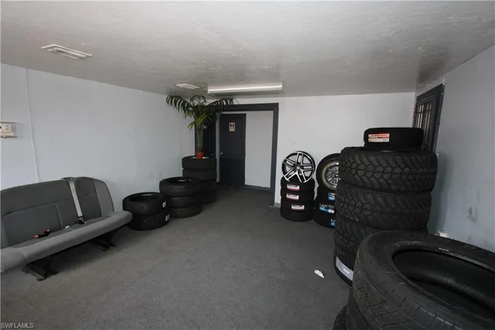1517 N Tamiami  TRL, North Fort Myers, FL 33903