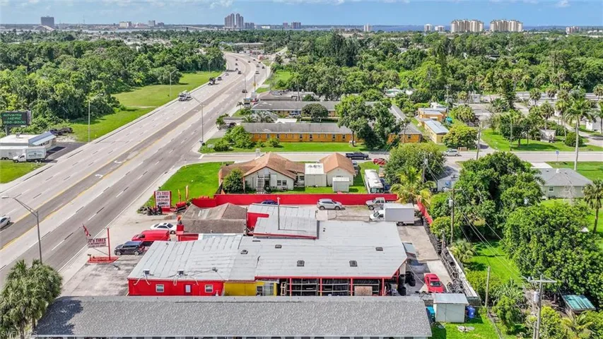 1517 N Tamiami  TRL, North Fort Myers, FL 33903