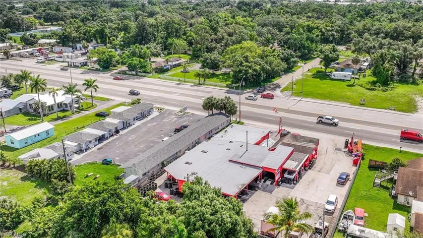 1517 N Tamiami  TRL, North Fort Myers, FL 33903