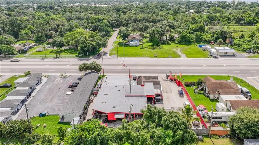 1517 N Tamiami  TRL, North Fort Myers, FL 33903