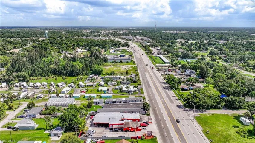 1517 N Tamiami  TRL, North Fort Myers, FL 33903