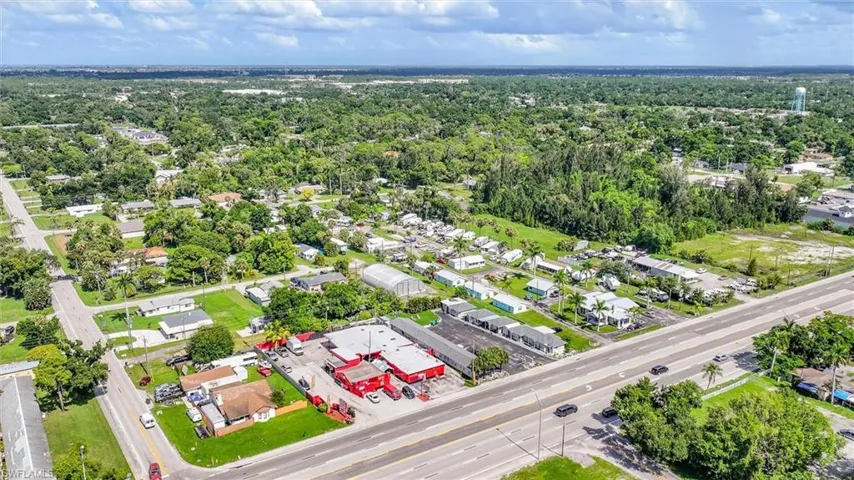 1517 N Tamiami  TRL, North Fort Myers, FL 33903