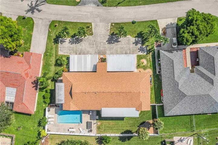 Bird's eye view of a pool area